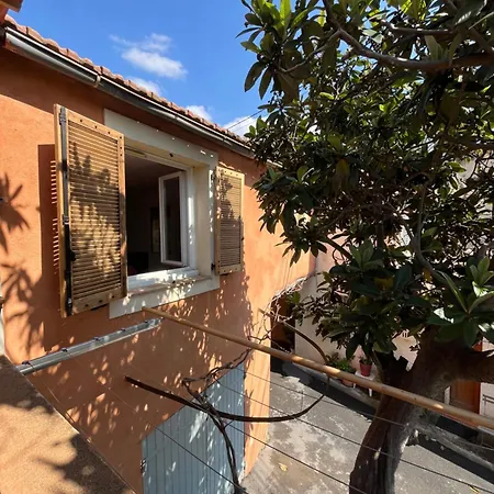 Charmente Maison De Village Avec Terrasse Prázdninový dům *